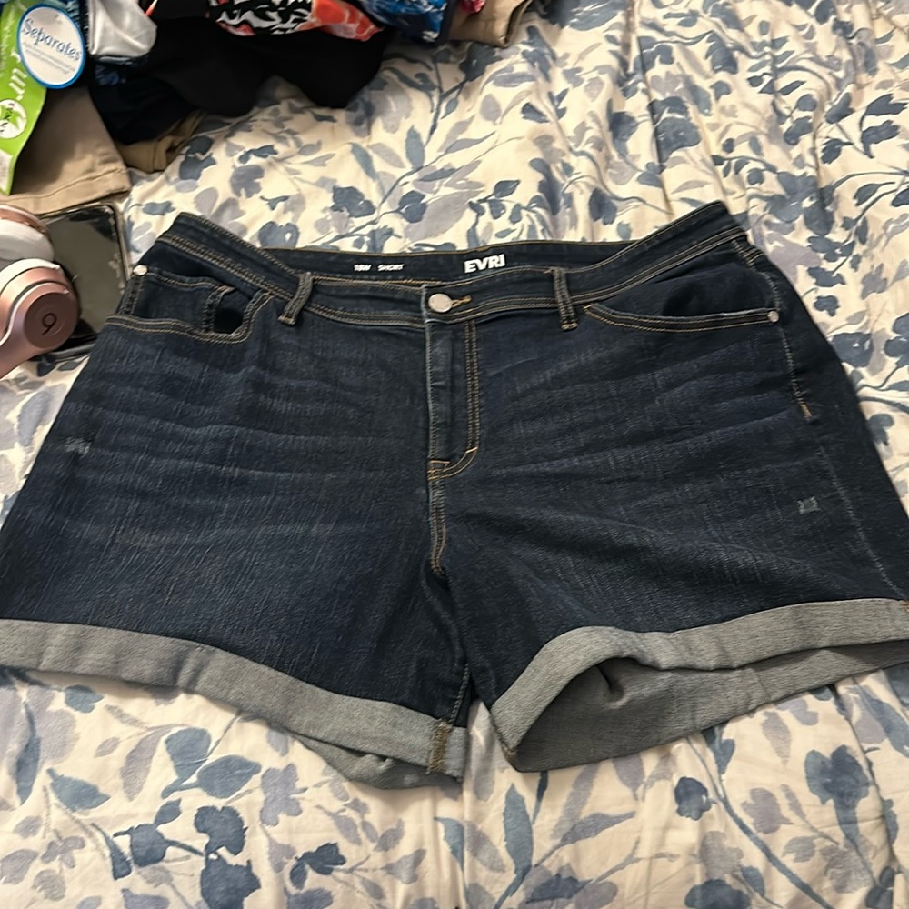 Evri mid rise short 18W used